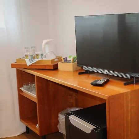 아파트 Und Gaestezimmer Friedrichs *